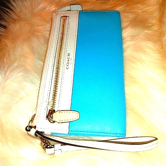 Brand New COACH Legacy Colorblock Leather Large Zippy Wallet/Wristlet - Picture 9 of 16